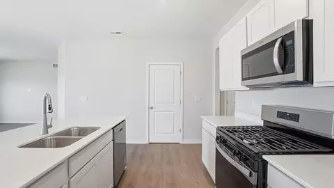Kitchen - 1795 Pumpkin Ridge Rd, Circleville, OH 43113 photo 2 of 11