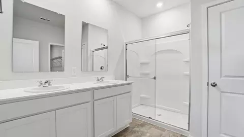 Bath - 1795 Pumpkin Ridge Rd, Circleville, OH 43113 photo 1 of 10