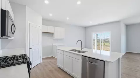 Kitchen - 1795 Pumpkin Ridge Rd, Circleville, OH 43113 photo 4 of 11