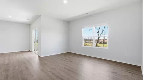 Living - 1795 Pumpkin Ridge Rd, Circleville, OH 43113 photo 3 of 7