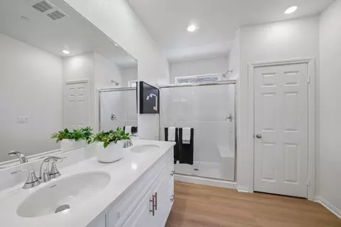 Bath - 27329 Dunite Dr, Perris, CA 92571 photo 1 of 1