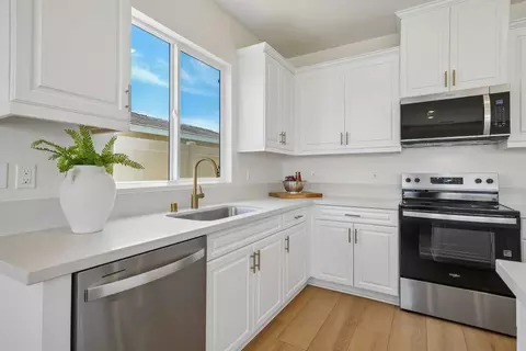 Kitchen - 27329 Dunite Dr, Perris, CA 92571 photo 4 of 4