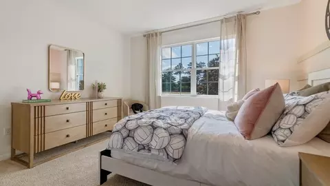 Bedroom - 325 E Merimont Ln, Ormond Beach, FL 32174 photo 2 of 10