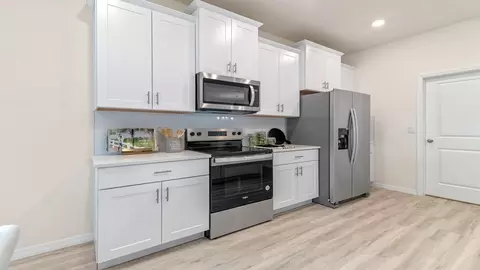 Kitchen - 325 E Merimont Ln, Ormond Beach, FL 32174 photo 3 of 4
