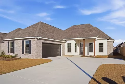 107 Fairdale Dr, Youngsville, LA 70592