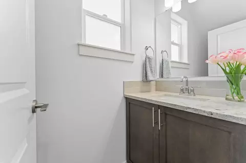 Bath - 5089 Squirrel St, Springfield, OR 97478 photo 1 of 2