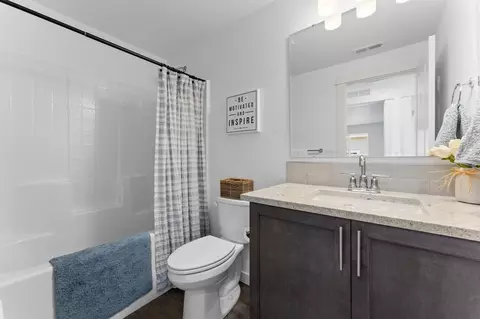 Bath - 5089 Squirrel St, Springfield, OR 97478 photo 2 of 2