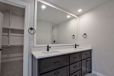 Bath - 2920 E Northampton St, Broken Arrow, OK 74014 photo 1 of 8