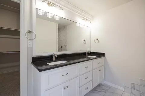 Bath - 2920 E Northampton St, Broken Arrow, OK 74014 photo 4 of 8