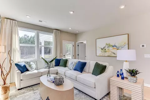 Living - 5334 Proper Ct, North Augusta, SC 29860 photo 5 of 8