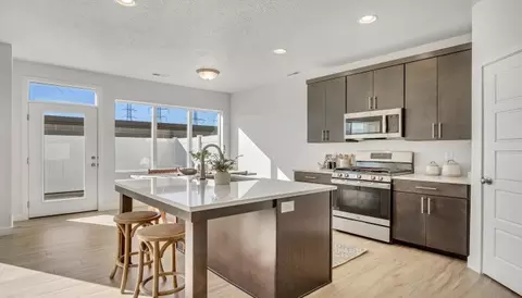 6815 S Survey Peak Ln, West Jordan, UT 84081