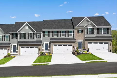 7423 S Pointe Ln, Parma, OH 44130