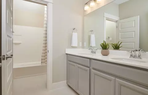 Bath - 932 Cherrystone Loop, Buda, TX 78610 photo 2 of 3