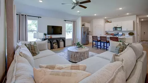 Living - 510 S Cherry St, Beebe, AR 72012 photo 5 of 7