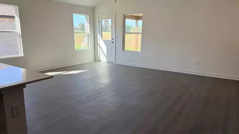 Living - 510 S Cherry St, Beebe, AR 72012 photo 1 of 7