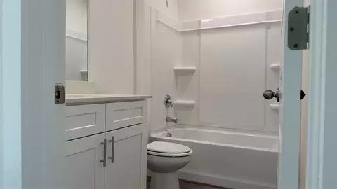 Bath - 510 S Cherry St, Beebe, AR 72012 photo 2 of 5