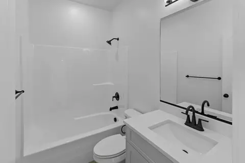 Bath - 906 E 120 N, Tremonton, UT 84337 photo 2 of 2