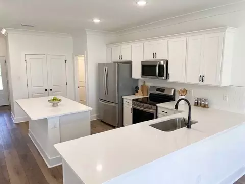 Kitchen - 2975 Houston Place Dr, Crestview, FL 32539 photo 1 of 6