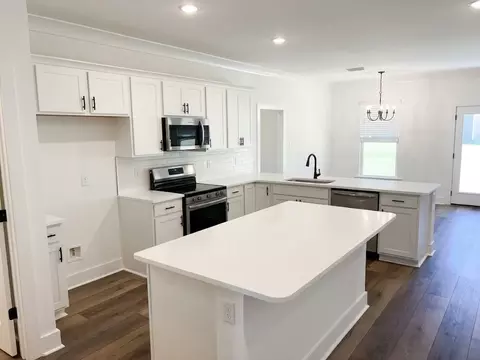 Kitchen - 2975 Houston Place Dr, Crestview, FL 32539 photo 2 of 6