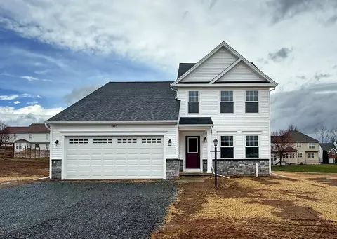 5893 Buchanan Dr, Mercersburg, PA 17236