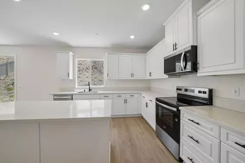 Kitchen - 27379 Dunite Dr, Perris, CA 92571 photo 4 of 4