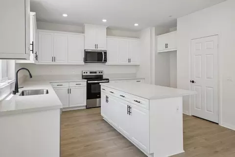 Kitchen - 27379 Dunite Dr, Perris, CA 92571 photo 2 of 4