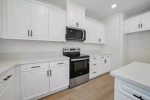 Kitchen - 27379 Dunite Dr, Perris, CA 92571 photo 3 of 4