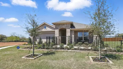 Exterior - 304 Blanco Dr, Azle, TX 76020 photo 4 of 6