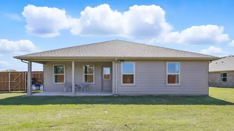 Exterior - 304 Blanco Dr, Azle, TX 76020 photo 5 of 6
