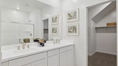 Bath - 2736 E Sweet Iron Pass, Phoenix, AZ 85024 photo 2 of 10