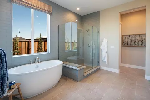Bath - 1315 Parkcrest Cir, Manteca, CA 95336 photo 2 of 5