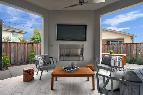 Exterior - 1315 Parkcrest Cir, Manteca, CA 95336 photo 14 of 15