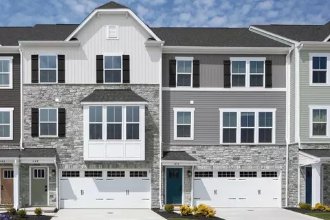 9165 Waterfall Dr, Olmsted Falls, OH 44138