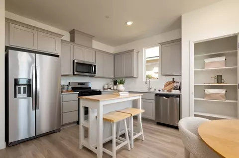 Kitchen - 609 Riley Ave, Chowchilla, CA 93610 photo 4 of 5