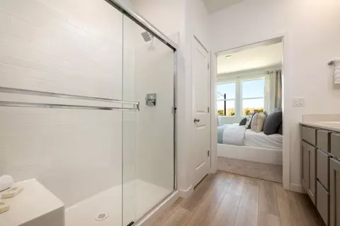 Bath - 609 Riley Ave, Chowchilla, CA 93610 photo 5 of 6