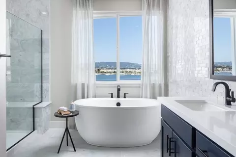 Bath - 2315 Stanford St, Alameda, CA 94501 photo 2 of 3