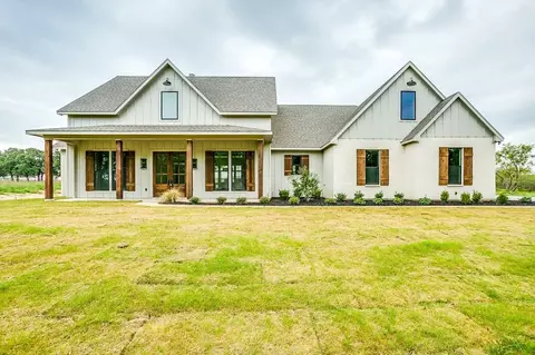200 Sarra Ln, Poolville, TX 76487