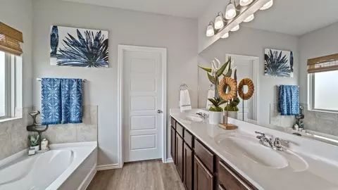 Bath - 5610 Daniel Way, Saint Hedwig, TX 78152 photo 5 of 5