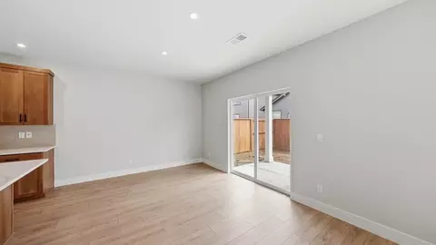 Living - 21217 SE Pelee Dr, Bend, OR 97702 photo 4 of 9