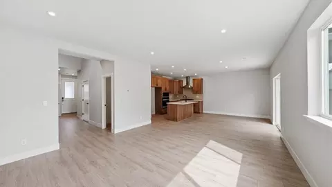 Living - 21217 SE Pelee Dr, Bend, OR 97702 photo 3 of 9