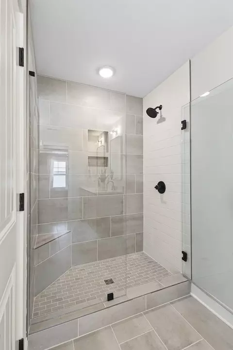 Bath - 9319 Orrin Ave, Ooltewah, TN 37363 photo 7 of 11