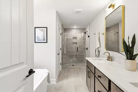 Bath - 9319 Orrin Ave, Ooltewah, TN 37363 photo 6 of 11