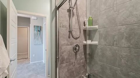 Bath - 8870 E Moontear Way, Vail, AZ 85641 photo 2 of 2