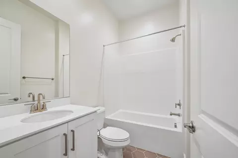 Bath - 1438 E Highland Ave, Redlands, CA 92374 photo 2 of 4