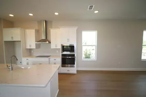 Kitchen - 6682 Tentpeg Way, Saint Cloud, FL 34771 photo 4 of 6