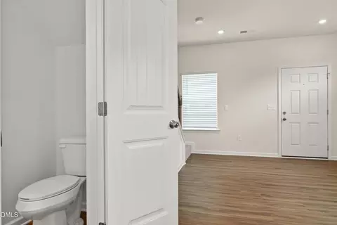 Entry Way - 41 Gresham Ct, Dunn, NC 28334 photo 4 of 6