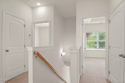 Entry Way - 41 Gresham Ct, Dunn, NC 28334 photo 5 of 6