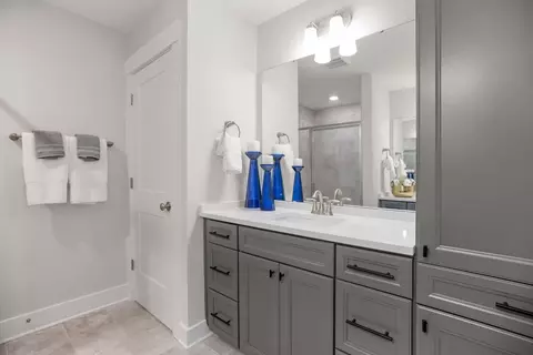 Bath - 5500 Running Fox Ln, Durham, NC 27703 photo 5 of 9