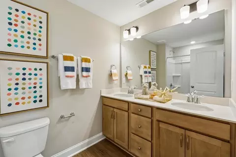 Bath - 5500 Running Fox Ln, Durham, NC 27703 photo 3 of 7