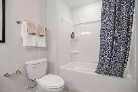 Bath - 5500 Running Fox Ln, Durham, NC 27703 photo 3 of 9